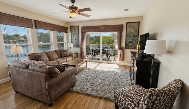 Waterfront - great fishing, peaceful & quiet, yet close to Tanger Outlets & OWA