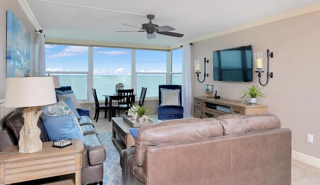 Gulf Front Executive level Condominum 2 Master Suites/2 full bathrooms