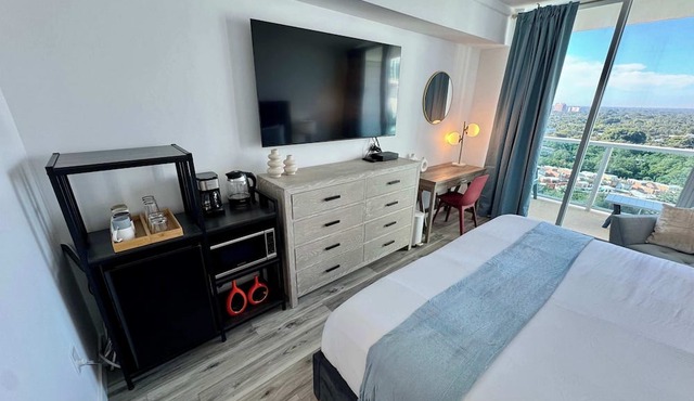 Balcony Ocean Views | Pool, Gym, Wi-Fi & Parking