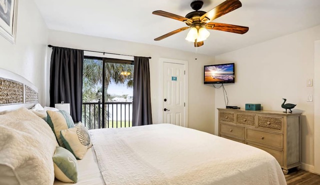 Bay Views, Walk to Beach, Resort Amenities - Land's End 1-208