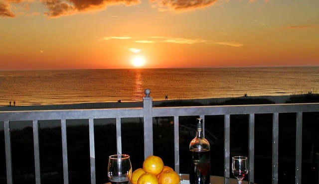 Beach Front Balcony -Updated Interior - Pool, Hot Tub, and More! Land's End 7-20