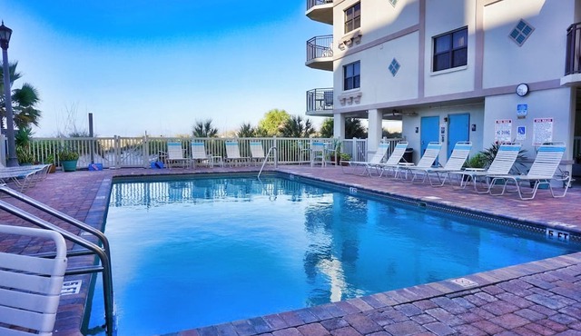 🌅 Vista's on the Gulf #202 — Gulf Front Luxury with Balcony Views & Resort Amenities