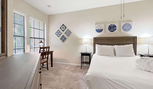 Upscale Central Tampa Living with Pool Views