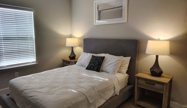 Landing | Chic 2BD, Gym, Pool