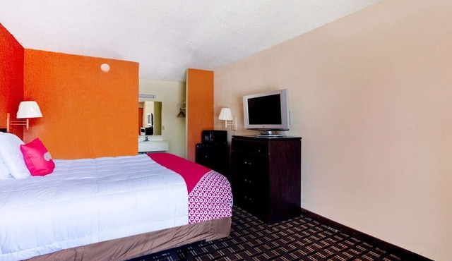 King Bed|Smoking|Pensacola FL