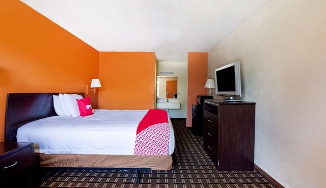 King Bed|Smoking|Pensacola FL