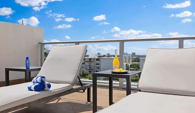 Luxury Condo w/Rooftop Pool | 5-Min to Beach