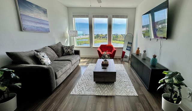 Top Tier King Bed Stunning View Near Mayo Beach