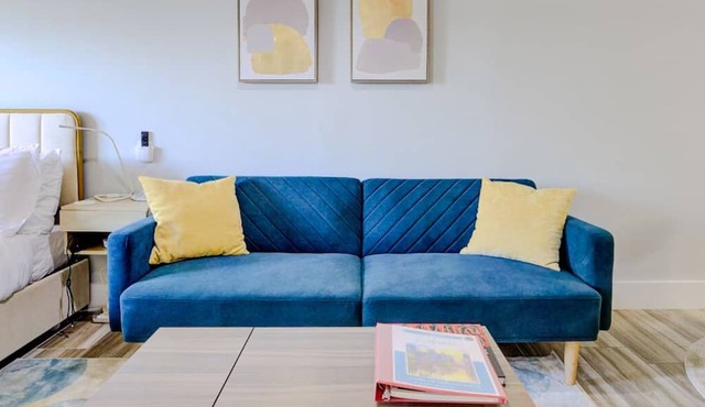 Modern Studio with King Bed, Free Parking & Wi-Fi