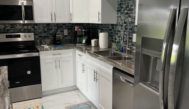 Vacation away from home.pet friendly. 35 mins from Ft. Myers Beach