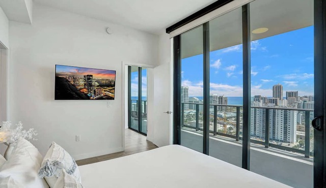 21st-Floor Corner 2BR | Water Views, Miami Beach