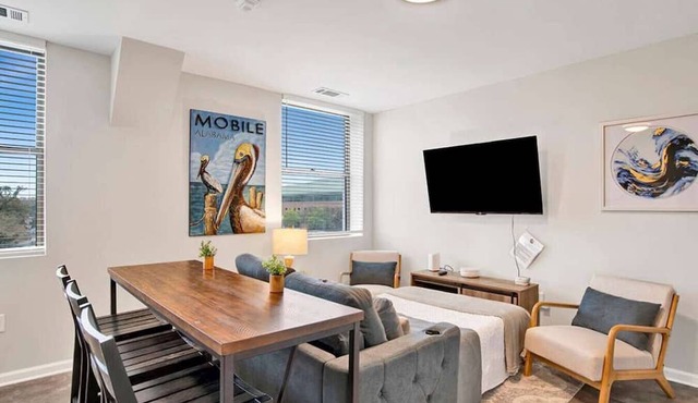 City Center Apartment - Free Parking & Great Views
