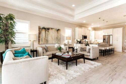 Naples Park Duo Estate 8BR 7.5BA Private Pool Home Sleeps 20 Near Vanderbilt Beach Mercato
