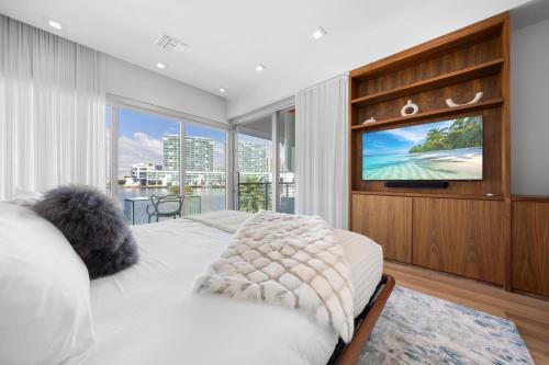 Miami Modern Heated Pool and Dock
