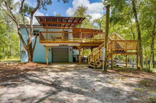 On-Site Spring & River Access! Sunshine State Stay