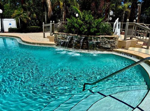Holiday Inn Express & Suites Cocoa by IHG
