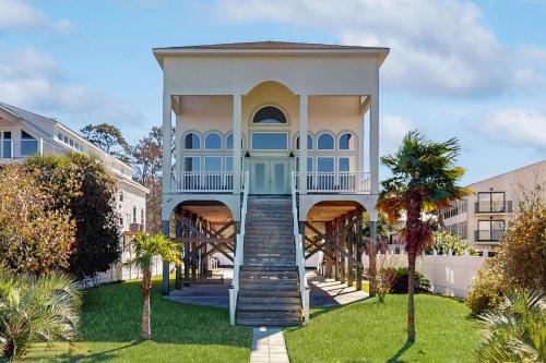 Beachfront Dog-Friendly Home with Deck Private Outdoor Pool AC Grill Free WiFi