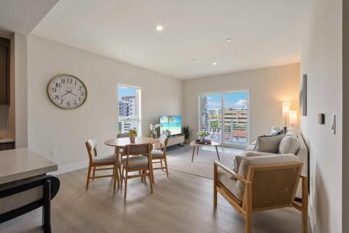 Modern Cozy 2 bedroom FREE Parking & High Speed Wifi