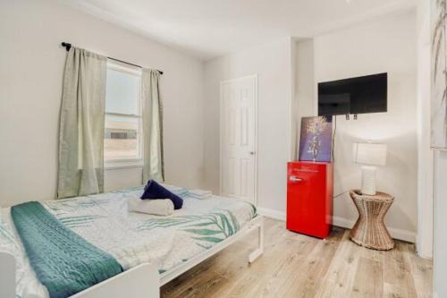 Lauderdale Breeze Villas - Cozy Coastal Studio