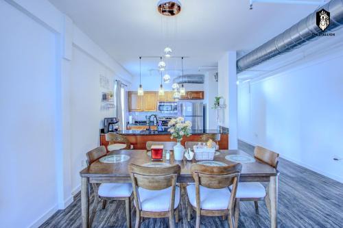 The Stallion #305 - Walk to Attractions - Modern Spacious 1BD Loft in Memphis Downtown
