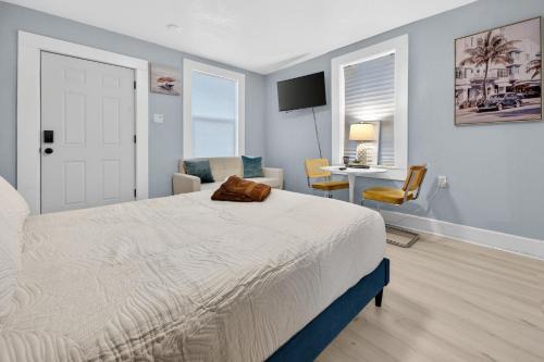 Unit 17 Minimalist Comfort Pensacola Studio