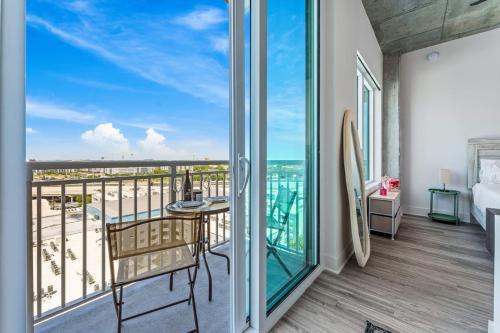 14th Floor SkySuite Studio | DT Views | Pool & Gym