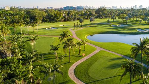 Private Residence at South Beach - 811