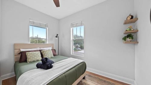 Spacious Modern Farmhouse w/Private Patio & BBQ!