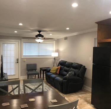 2 bedroom apartment next to LSU campus