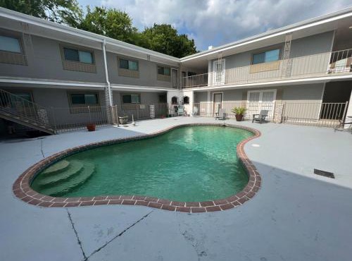 North Gates of LSU 2 bedroom w&d pool