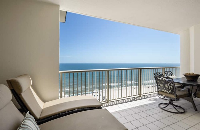 Avalon 2004, designated penthouse floor - Luxury Condo 20th floor K/Q/Twns